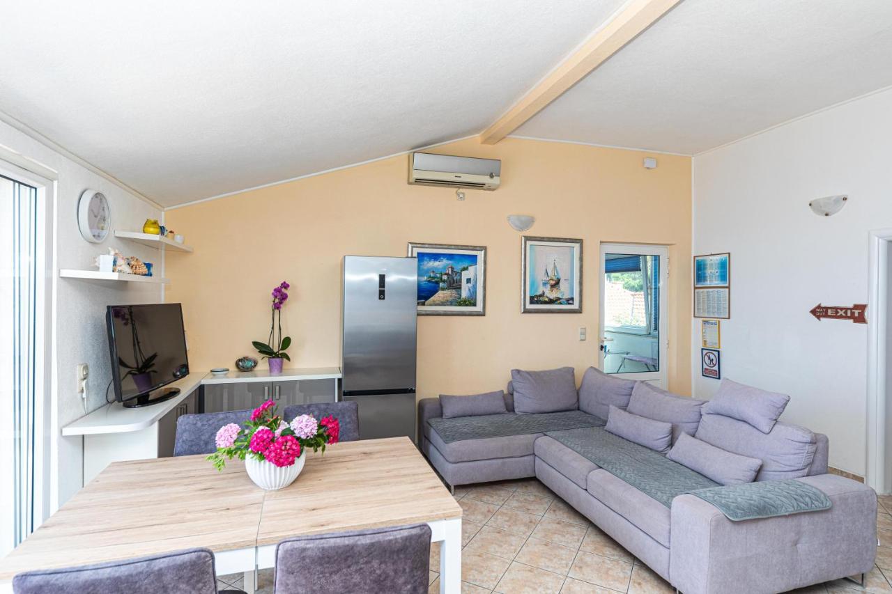 Apartments Villa Nea Leona Trogir Eksteriør bilde